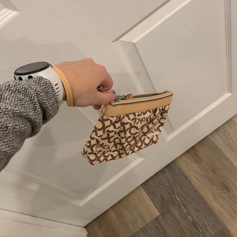 Coach wristlet like new - Picture 4 of 4